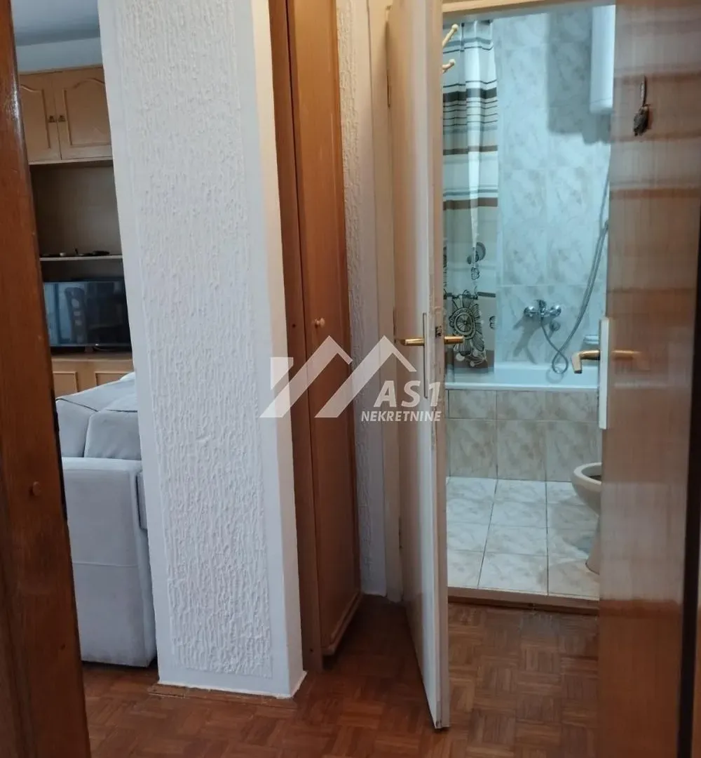 Izdavanje, jednosoban stan, 40m², Grbavica, Novi Sad Sve Podlokacije