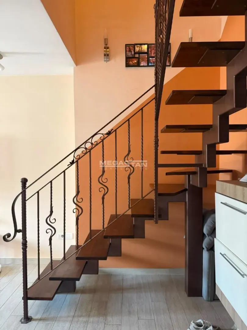 Prodaja, četvorosoban stan, 98m², Đeram Pijaca, Beograd