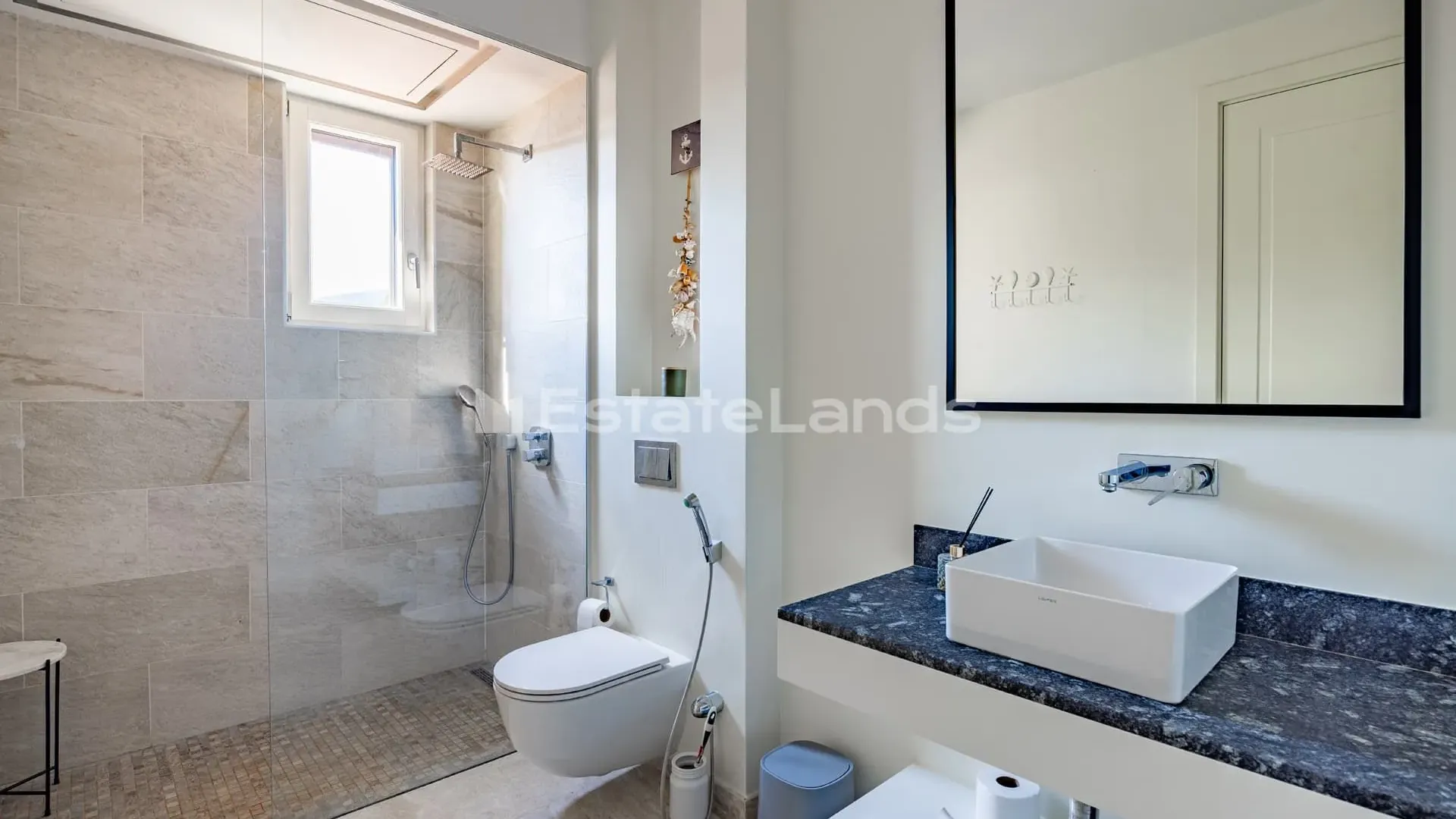 Izdavanje, dvosoban stan, 100m², Luštica Bay, Tivat