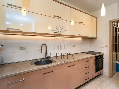 Prodaja, dvosoban stan, 72m², City Kvart, Podgorica - image 4