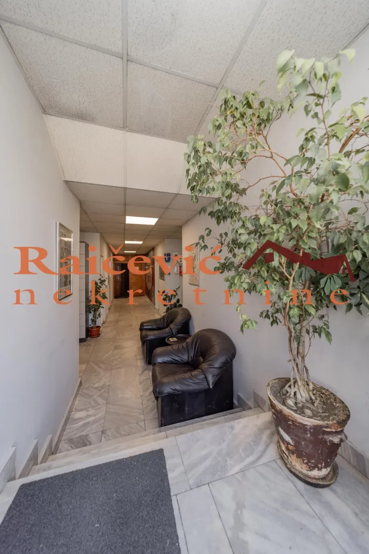 Izdavanje, poslovni prostor, 315m², Banovo Brdo, Beograd