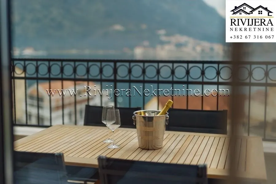 Prodaja, trosoban stan, 191m², Dobrota, Kotor