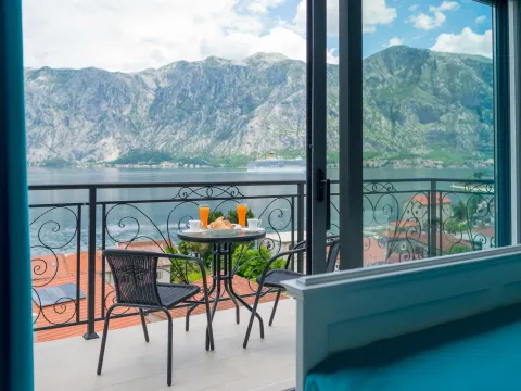 Izdavanje, kuća, 150m², Stoliv, Kotor - image 8