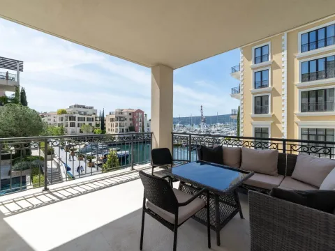 Rent, two bedroom apartment, 131m², Porto Montenegro, Tivat - image 20