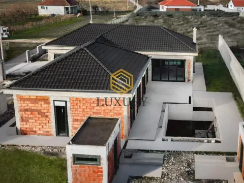 Sale, house, 259m², Donji Kokoti, Podgorica - image 2