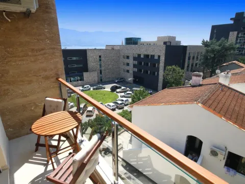 Rent, two bedroom apartment, 75m², Centar, Budva - image 11