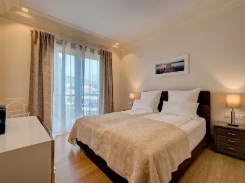 Sale, one bedroom apartment, 74m², Tivat, Crna Gora - image 10