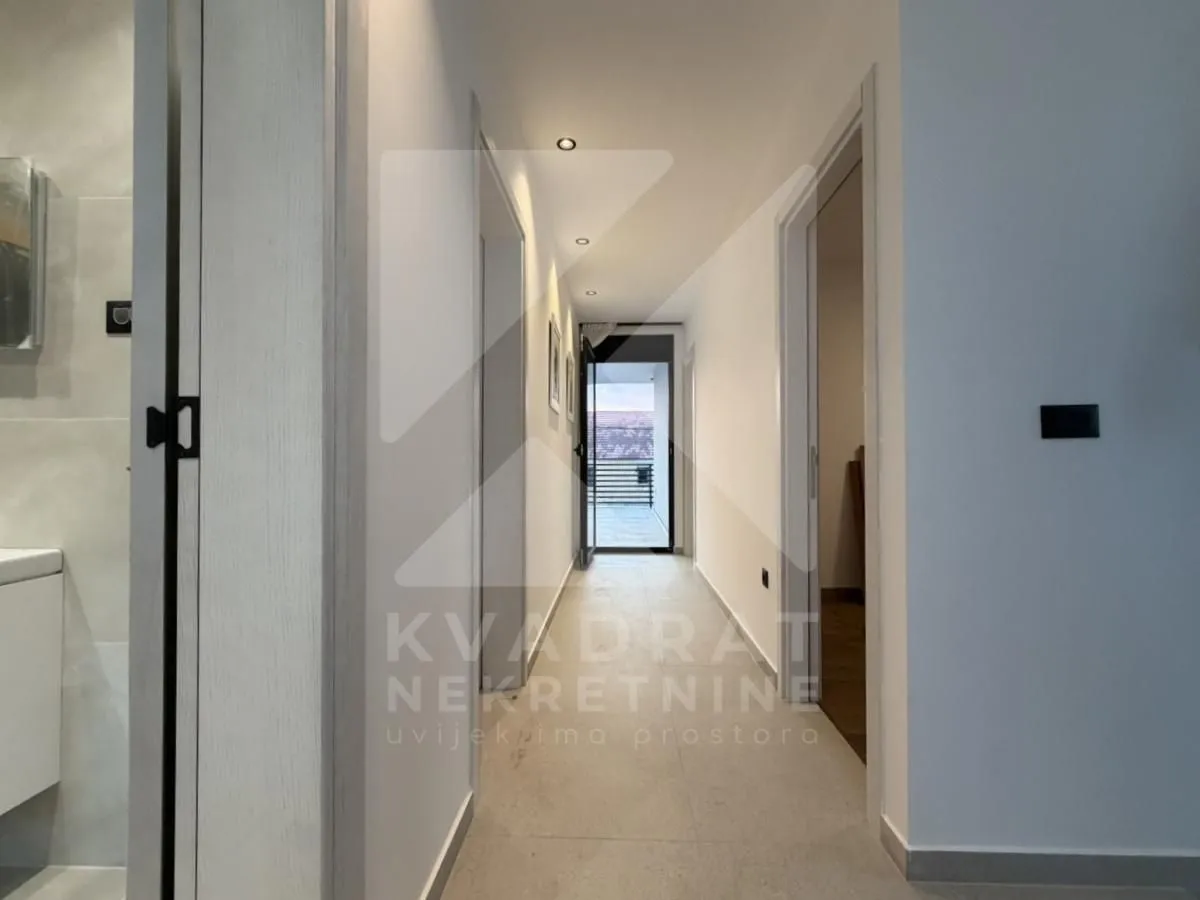 Sale, house, 225m², Gornja Gorica, Podgorica