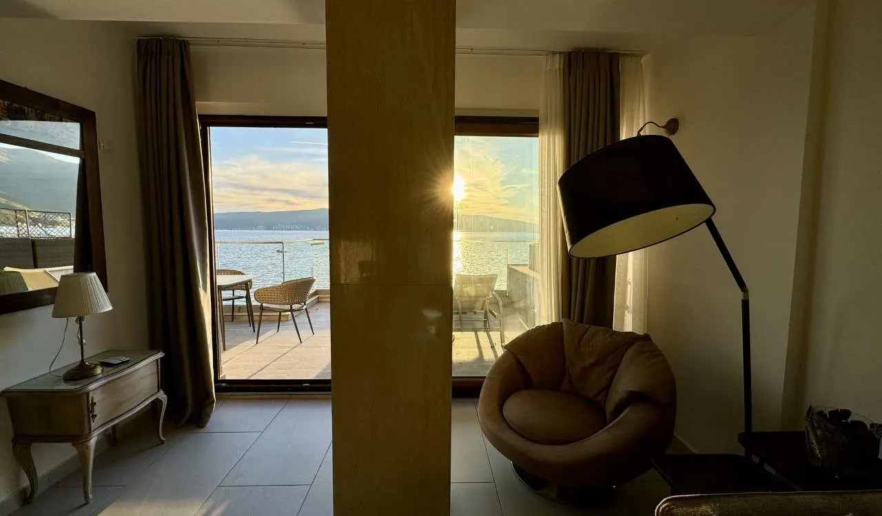 Izdavanje, dvosoban stan, 91m², Opatovo, Tivat