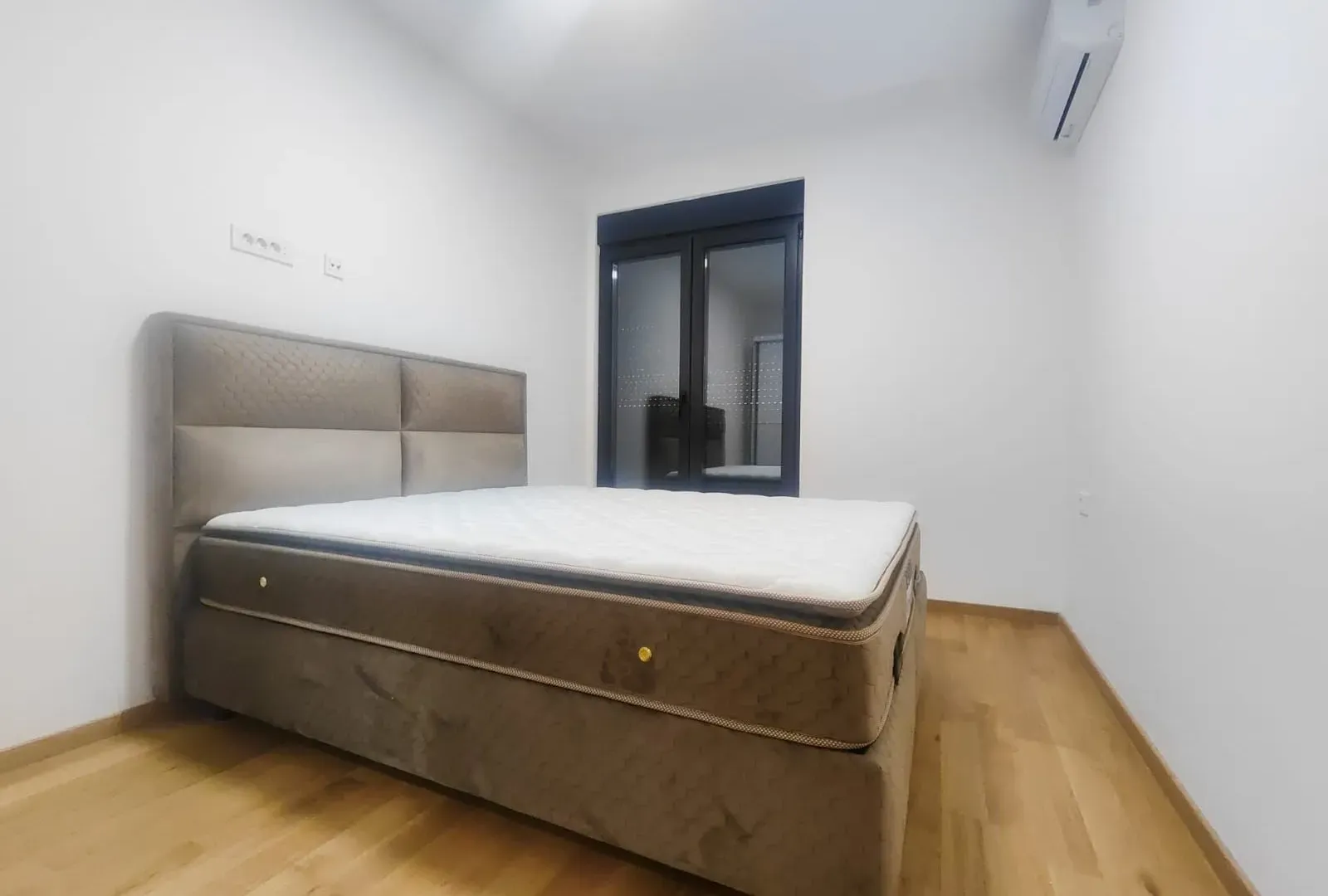 Izdavanje, dvosoban stan, 53m², City Kvart, Podgorica