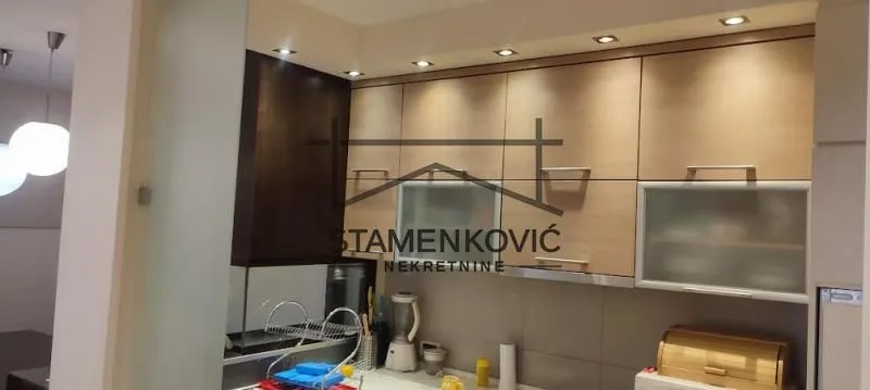 Izdavanje, trosoban stan, 77m², Sajam, Novi Sad Sve Podlokacije