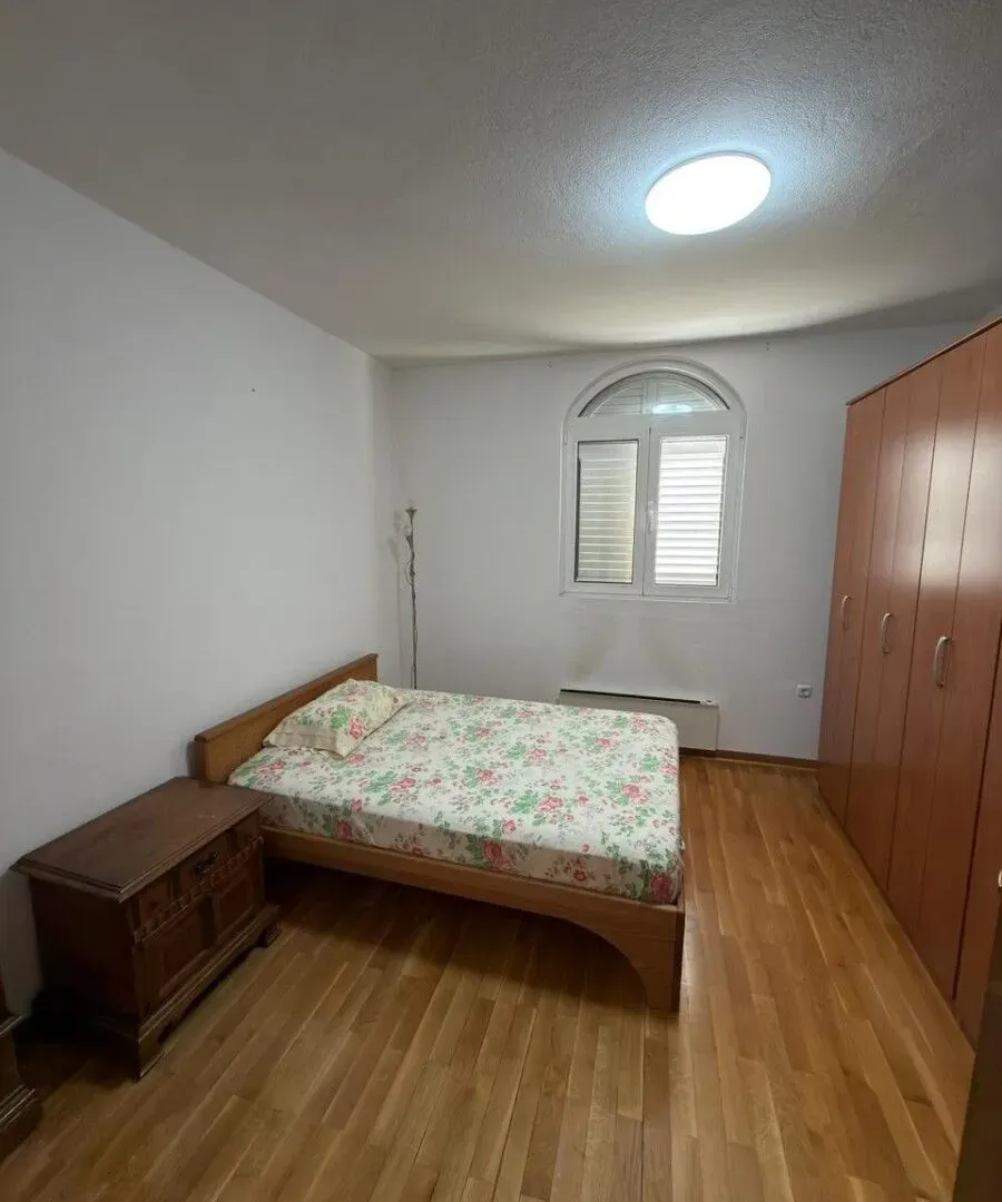 Rent, house, 450m², Zlatica, Podgorica