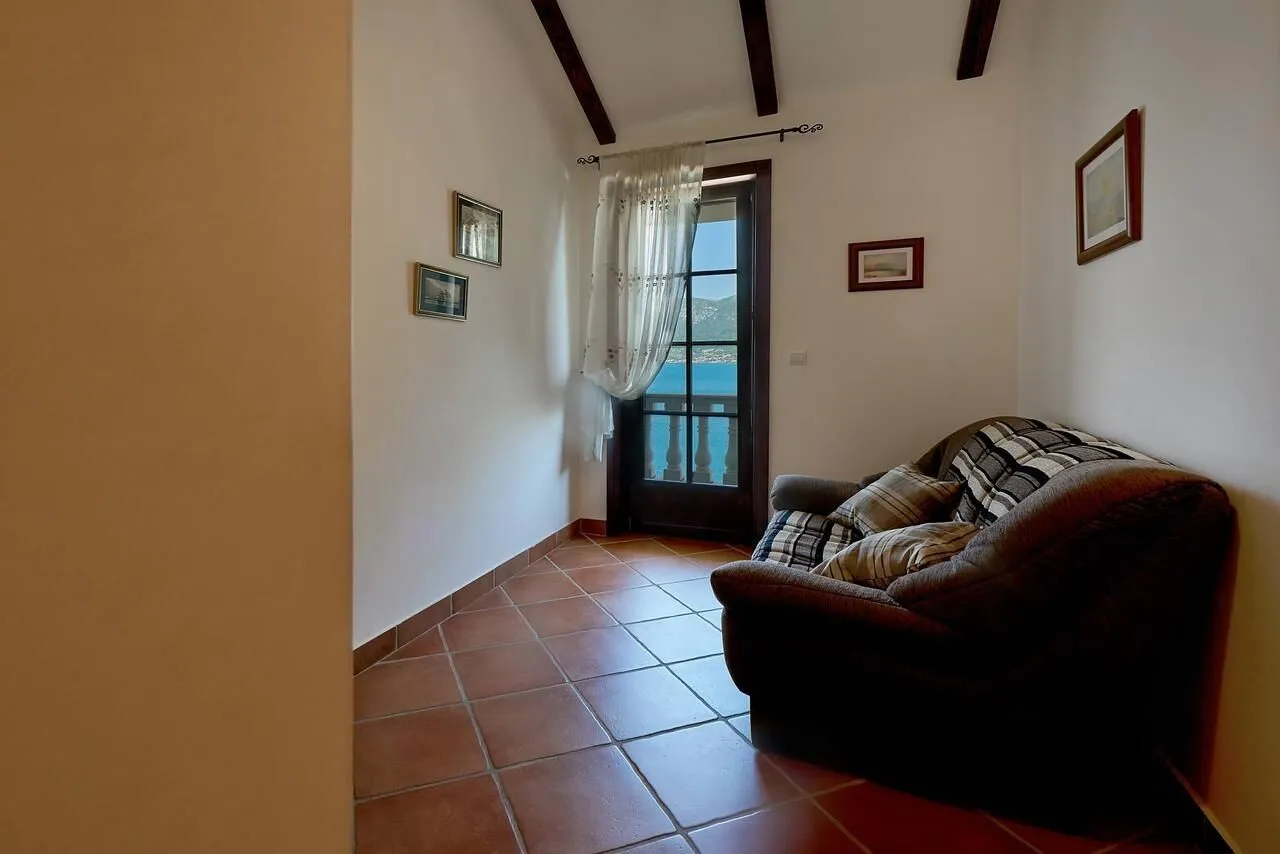 Sale, house, 235m², Kostanjica, Kotor