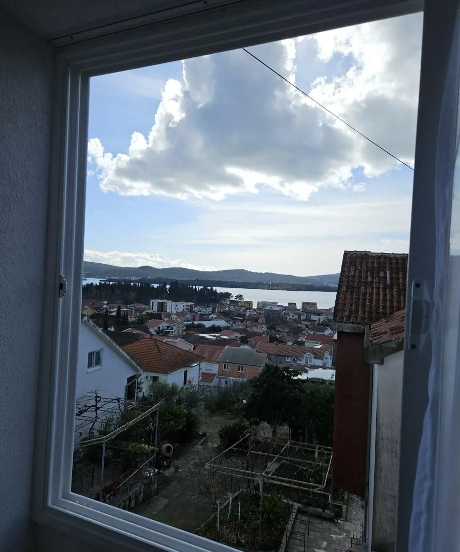 Rent, one bedroom apartment, 56m², Kalimanj, Tivat
