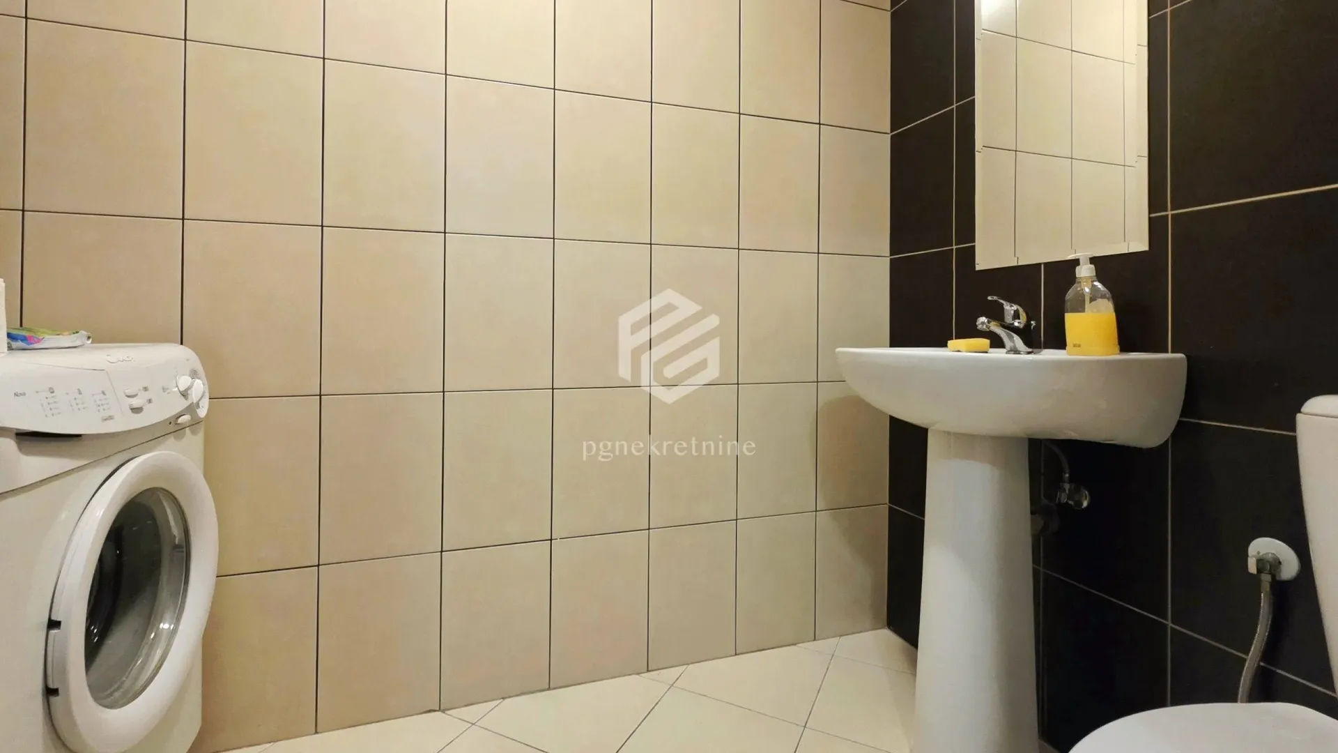 Izdavanje, dvosoban stan, 80m², City Kvart, Podgorica