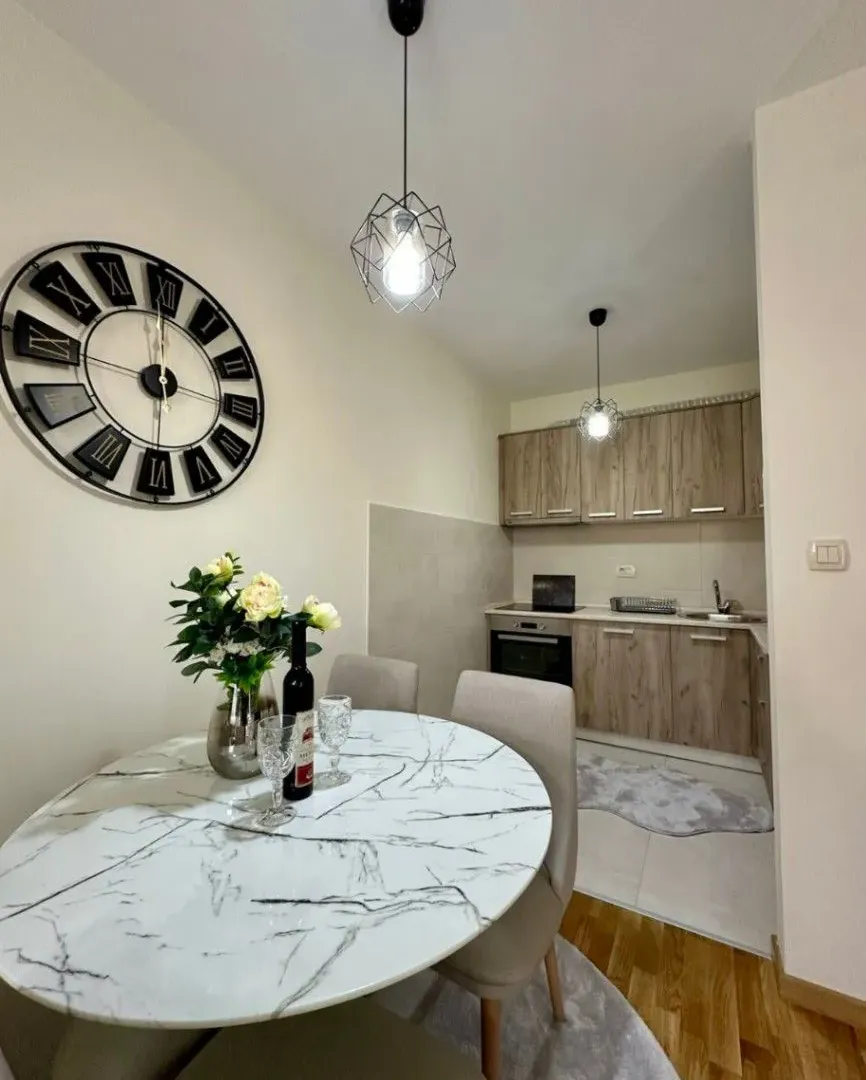 Izdavanje, dvosoban stan, 57m², Vezirov Most, Podgorica