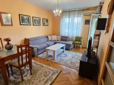 Izdavanje, jednosoban stan, 49m², Stari Aerodrom, Podgorica