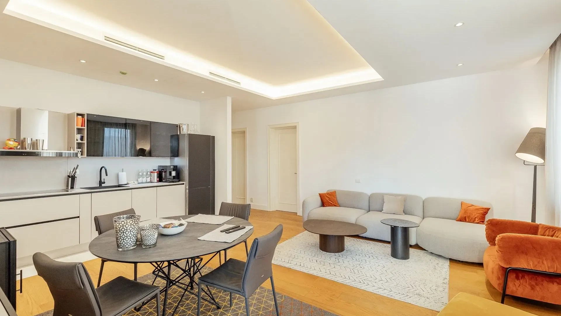 Prodaja, dvosoban stan, 103m², Centar, Kotor
