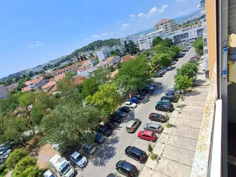 Izdavanje, dvosoban stan, 65m², Pejton, Podgorica - image 8