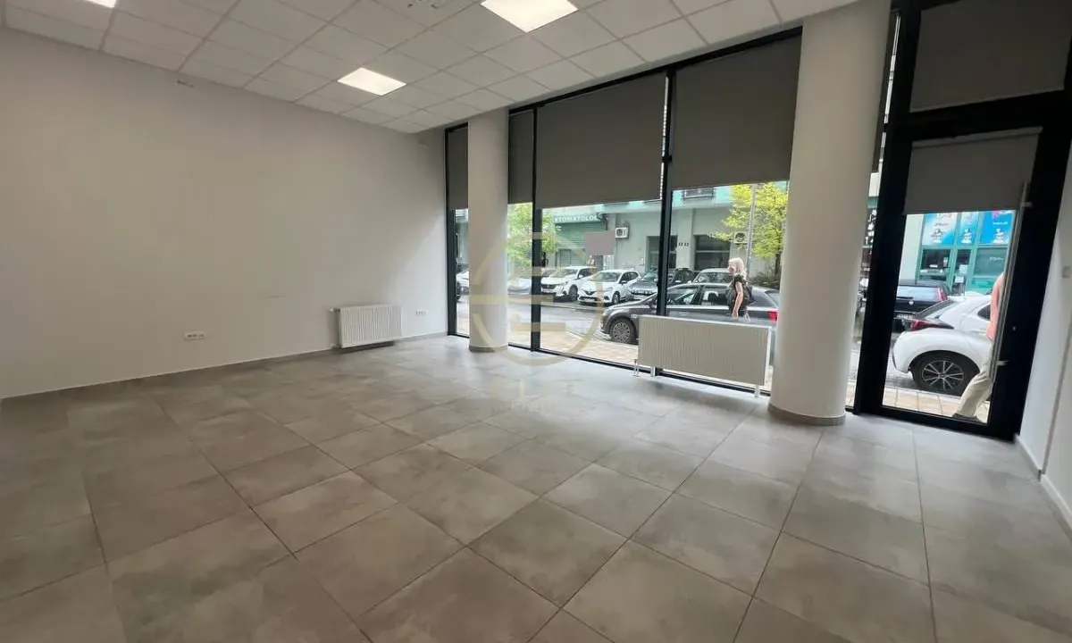 Izdavanje, poslovni prostor, 202m², Grbavica, Novi Sad Sve Podlokacije