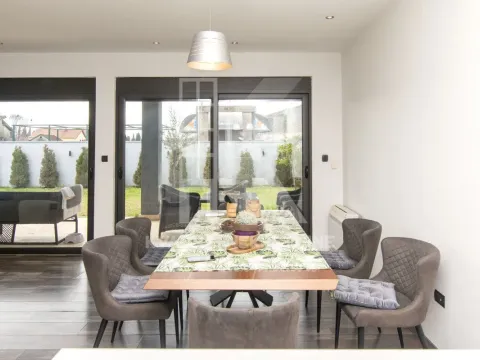 Prodaja, kuća, 250m², Tološi, Podgorica - image 14