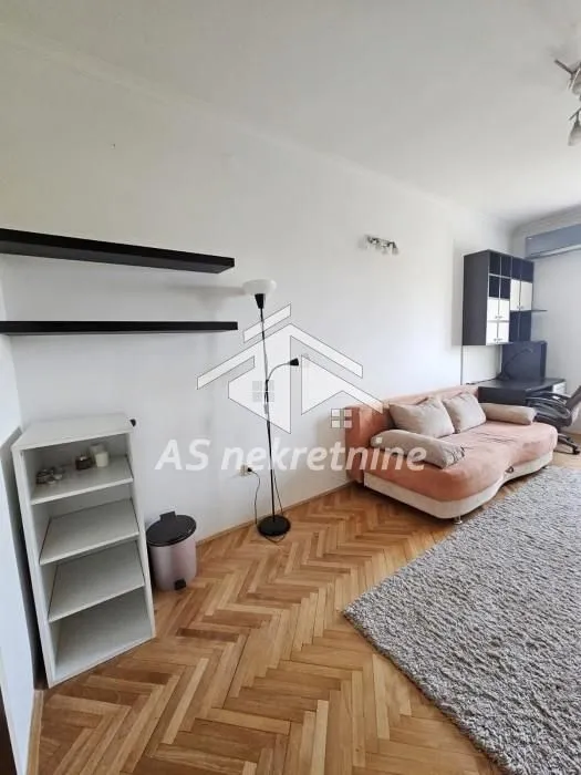 Izdavanje, četvorosoban stan, 86m², Savski Venac, Beograd