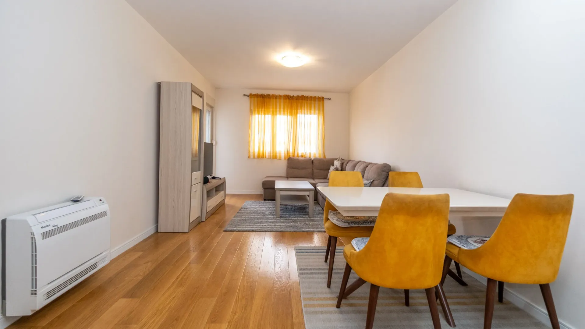 Izdavanje, dvosoban stan, 69m², Central Point, Podgorica