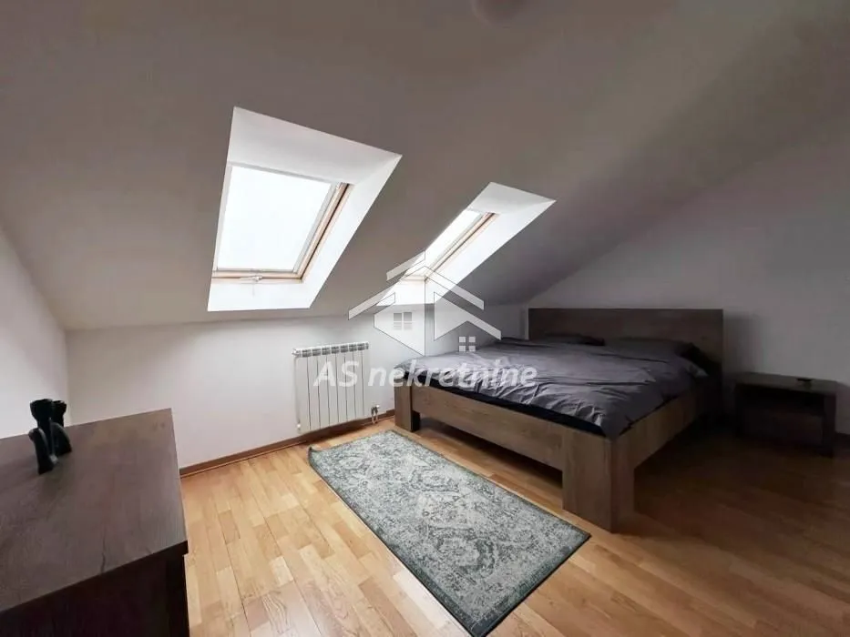 Izdavanje, trosoban stan, 87m², Čubura, Beograd