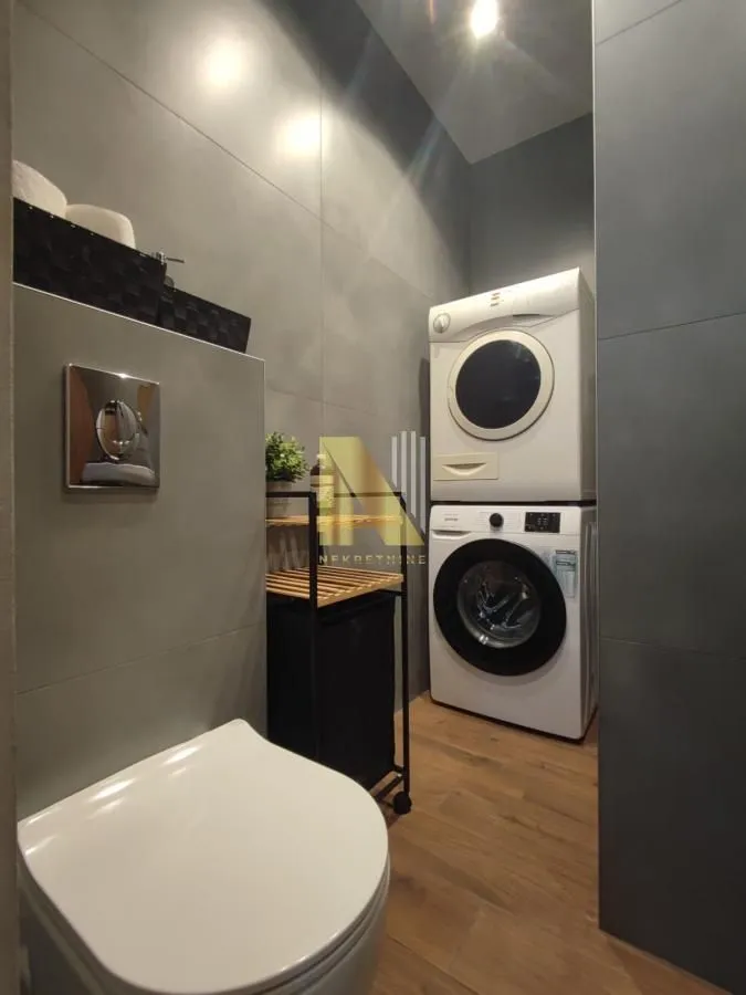 Izdavanje, trosoban stan, 55m², Centar, Novi Sad