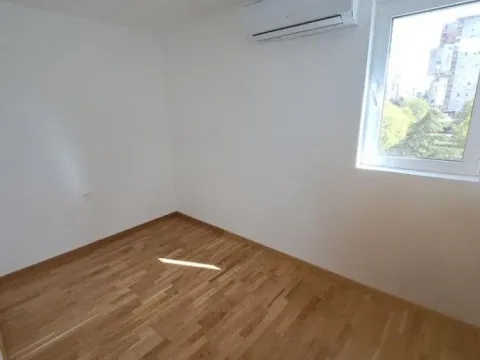 Prodaja, trosoban stan, 93m², Blok 5, Podgorica - image 11