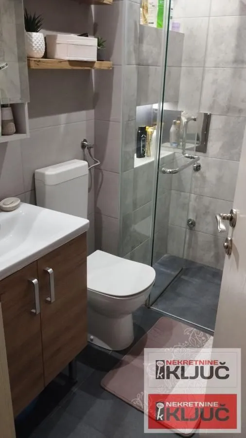 Prodaja, trosoban stan, 75m², Novo naselje, Novi Sad