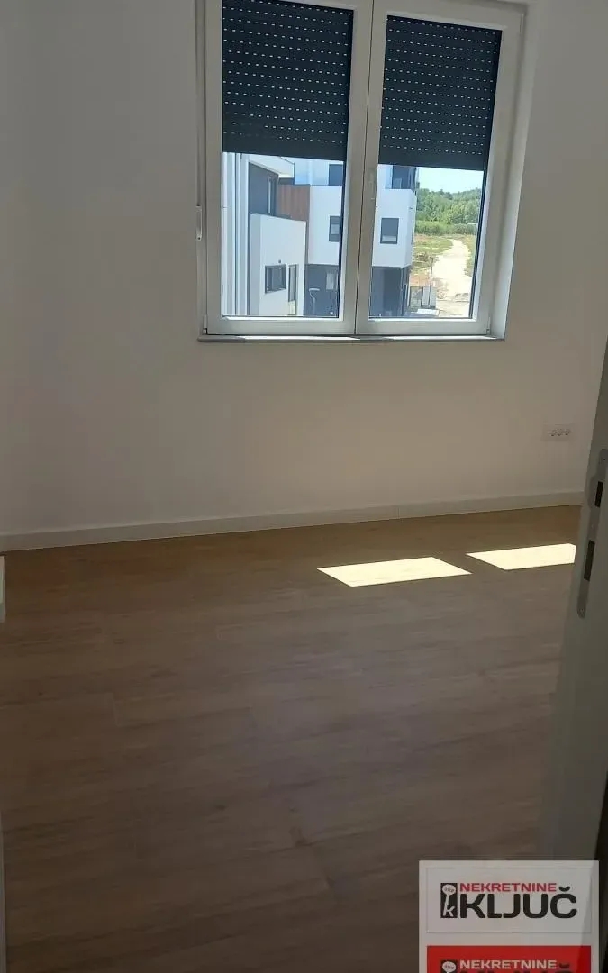 Prodaja, četvorosoban stan, 70m², Sremska Kamenica, Petrovaradin
