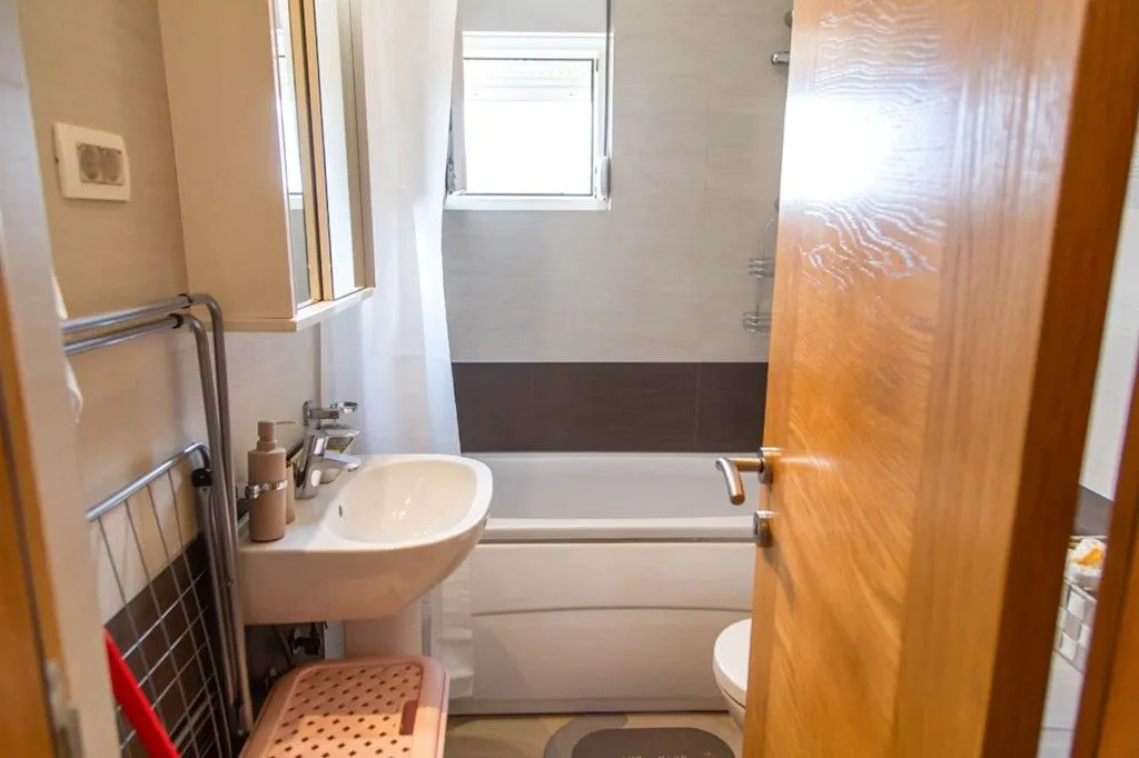 Izdavanje, jednosoban stan, 50m², Blok 9, Podgorica