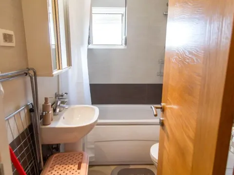 Izdavanje, jednosoban stan, 50m², Blok 9, Podgorica - image 8