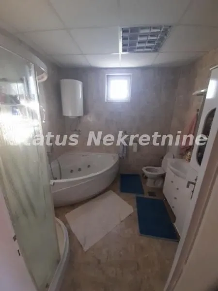 Prodaja, kuća, 194m², Šid, Srbija