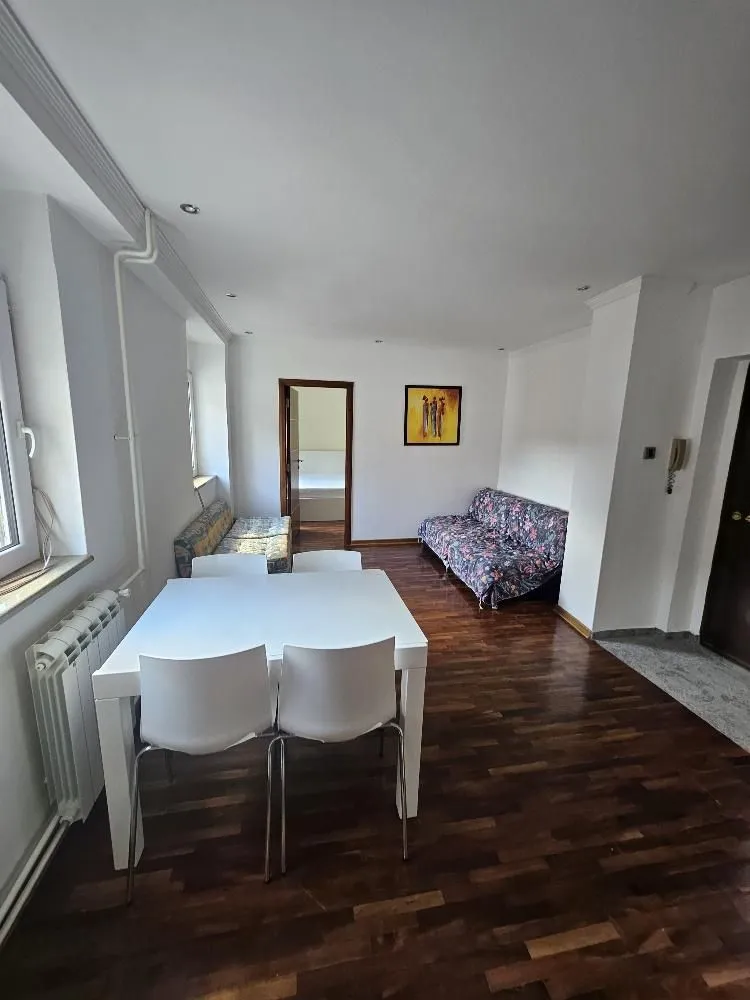Izdavanje, dvosoban stan, 37m², Stari Grad, Beograd