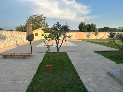 Izdavanje, kuća, 220m², Ćurilac, Danilovgrad - image 7