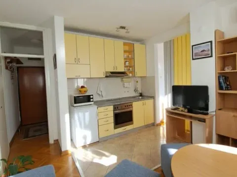 Izdavanje, jednosoban stan, 30m², Savski Venac, Beograd - image 2