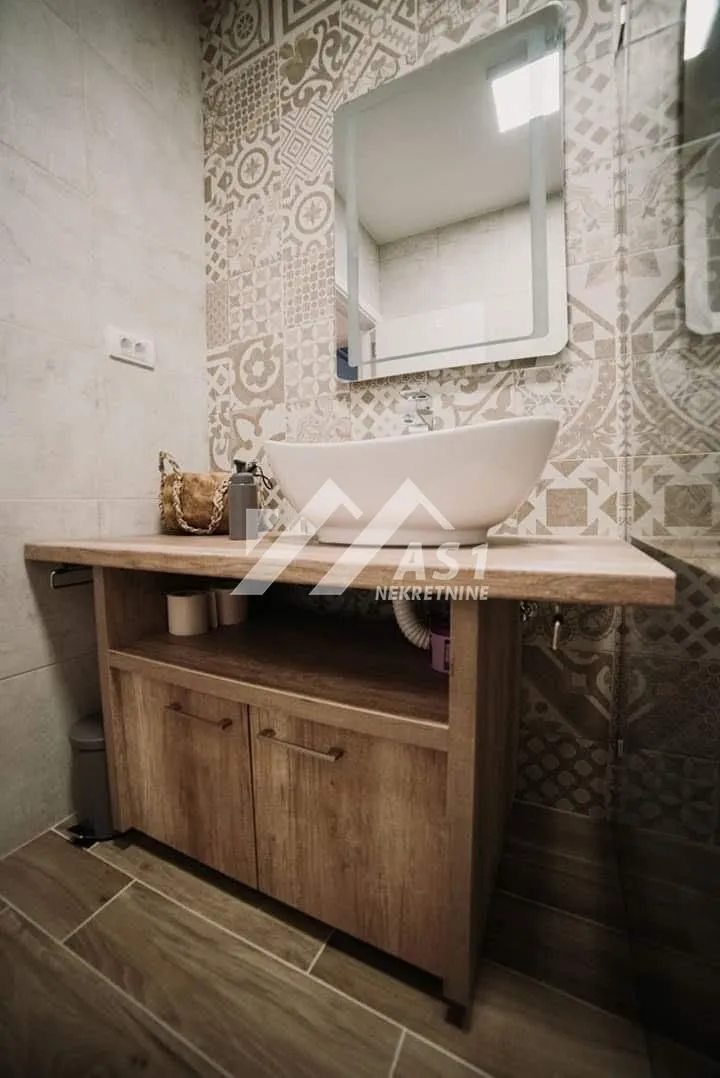 Izdavanje, dvosoban stan, 50m², Centar, Novi Sad