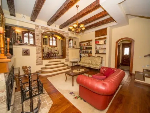 Prodaja, kuća, 169m², Cetinje, Crna Gora - image 15