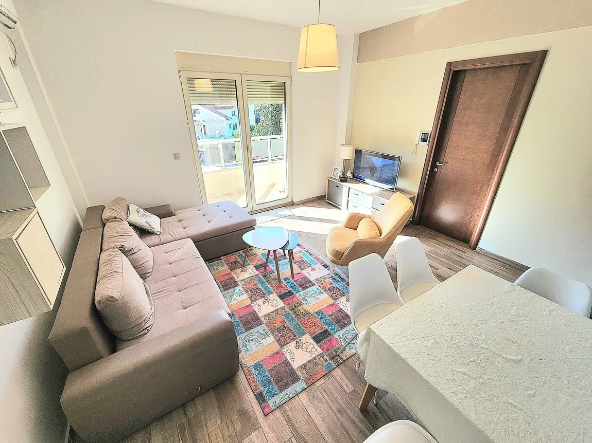 Rent, one bedroom apartment, 53m², Centar, Budva