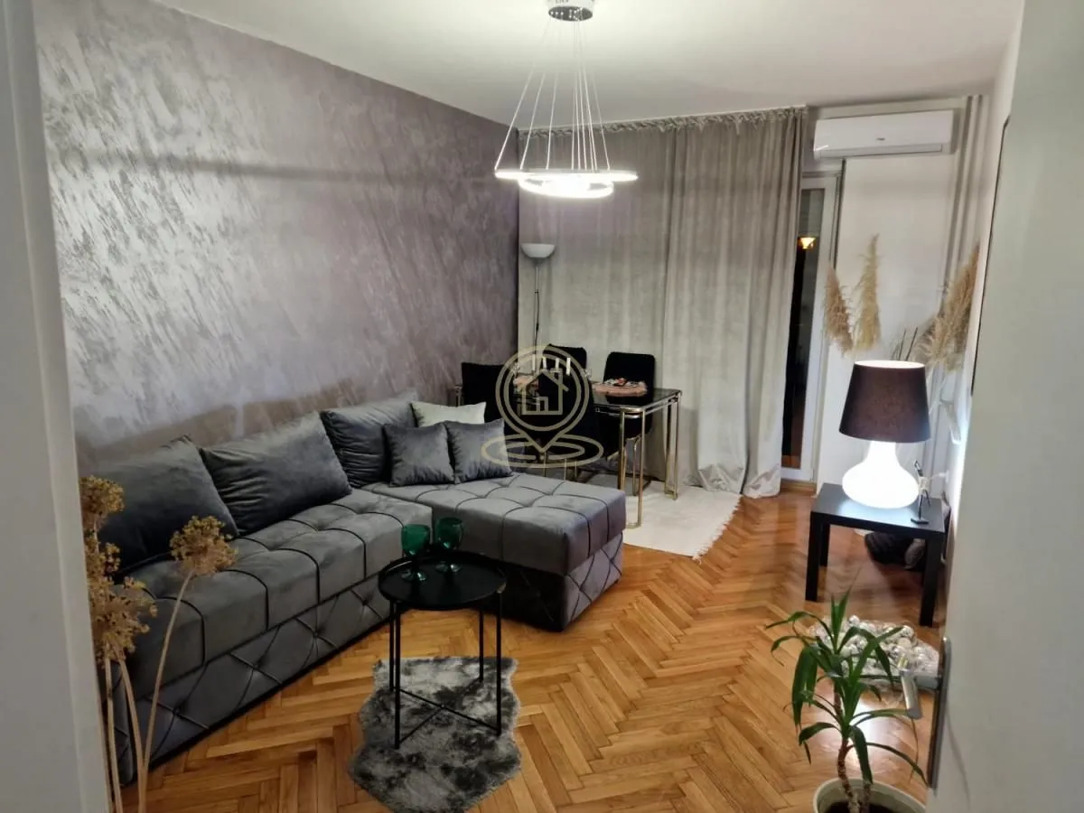 Rent, three bedroom apartment, 75m², Vračar Sve Podlokacije, Beograd