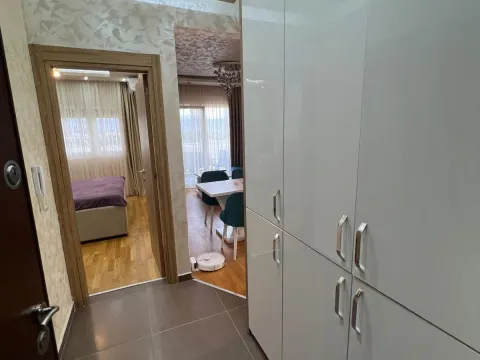Izdavanje, trosoban stan, 100m², Stari Aerodrom, Podgorica - image 7