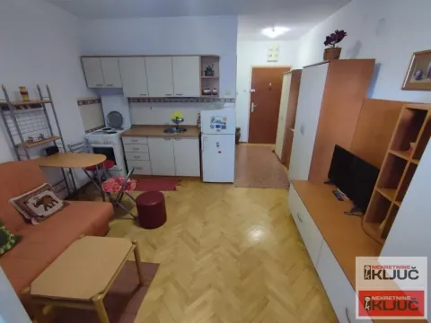 Izdavanje, garsonjera, 25m², Bulevar Evrope, Novi Sad Sve Podlokacije - image 2