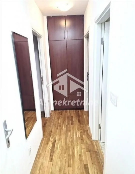 Izdavanje, četvorosoban stan, 105m², Crveni Krst, Beograd