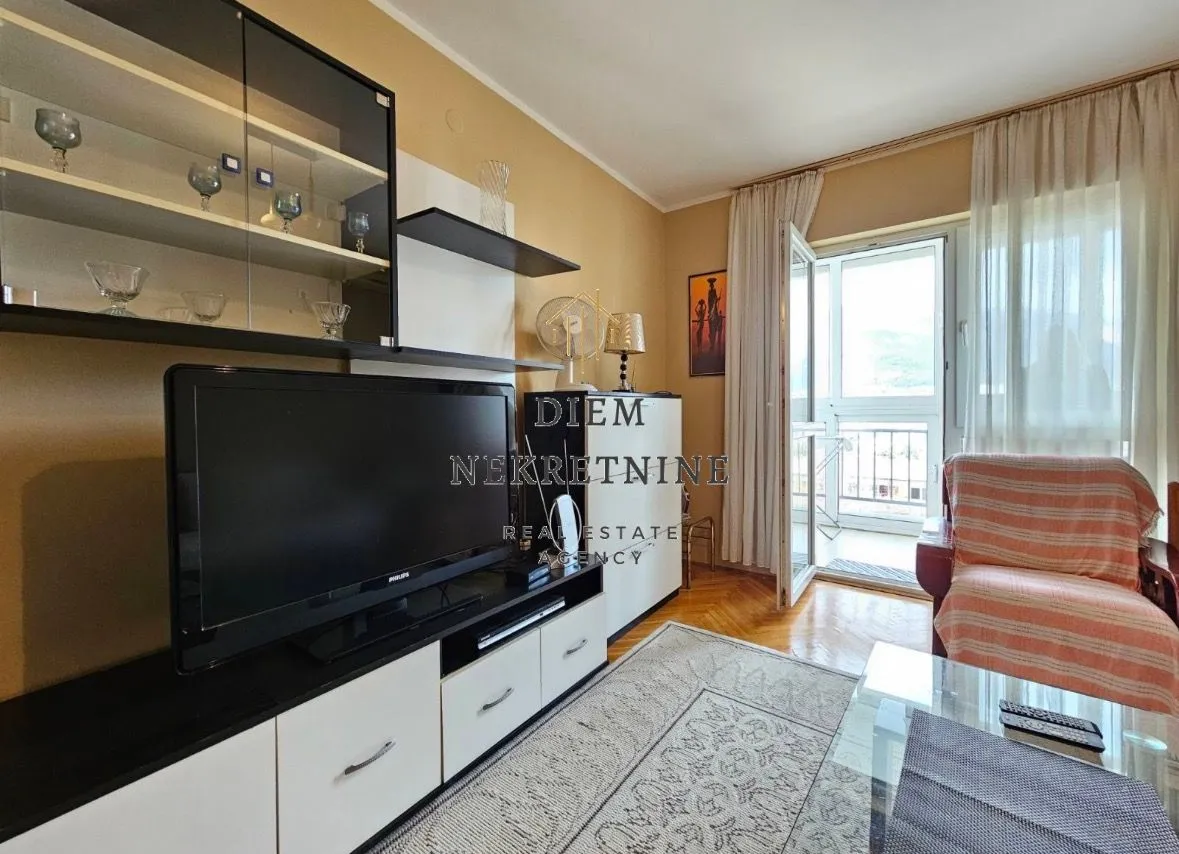 Izdavanje, garsonjera, 35m², Centar, Bar