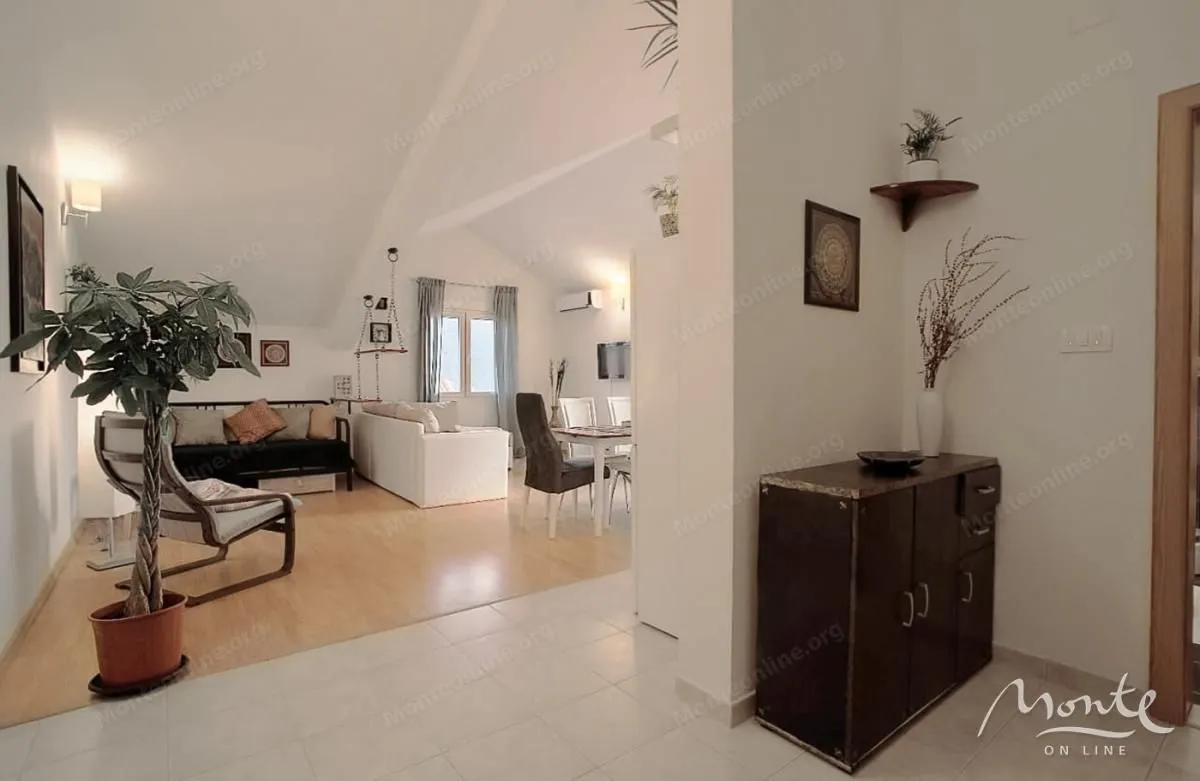 Prodaja, dvosoban stan, 82m², Đenovići, Herceg Novi