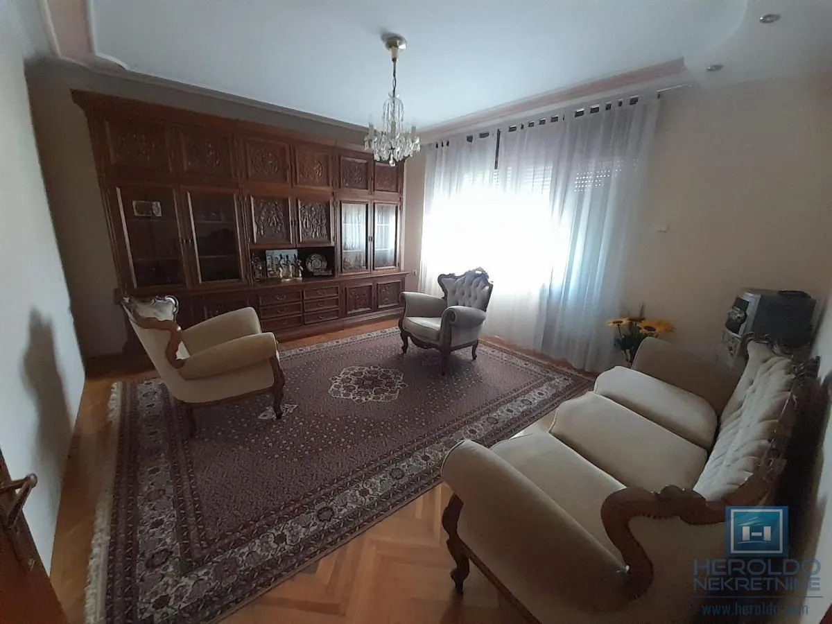 Sale, house, 180m², Centar, Ćuprija