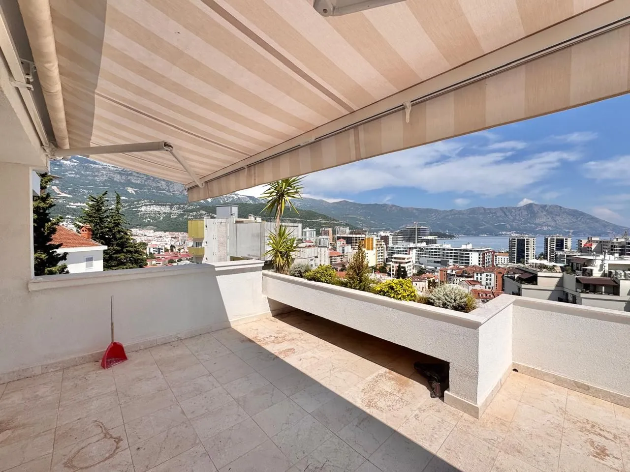 Prodaja, trosoban stan, 130m², Babin Do, Budva