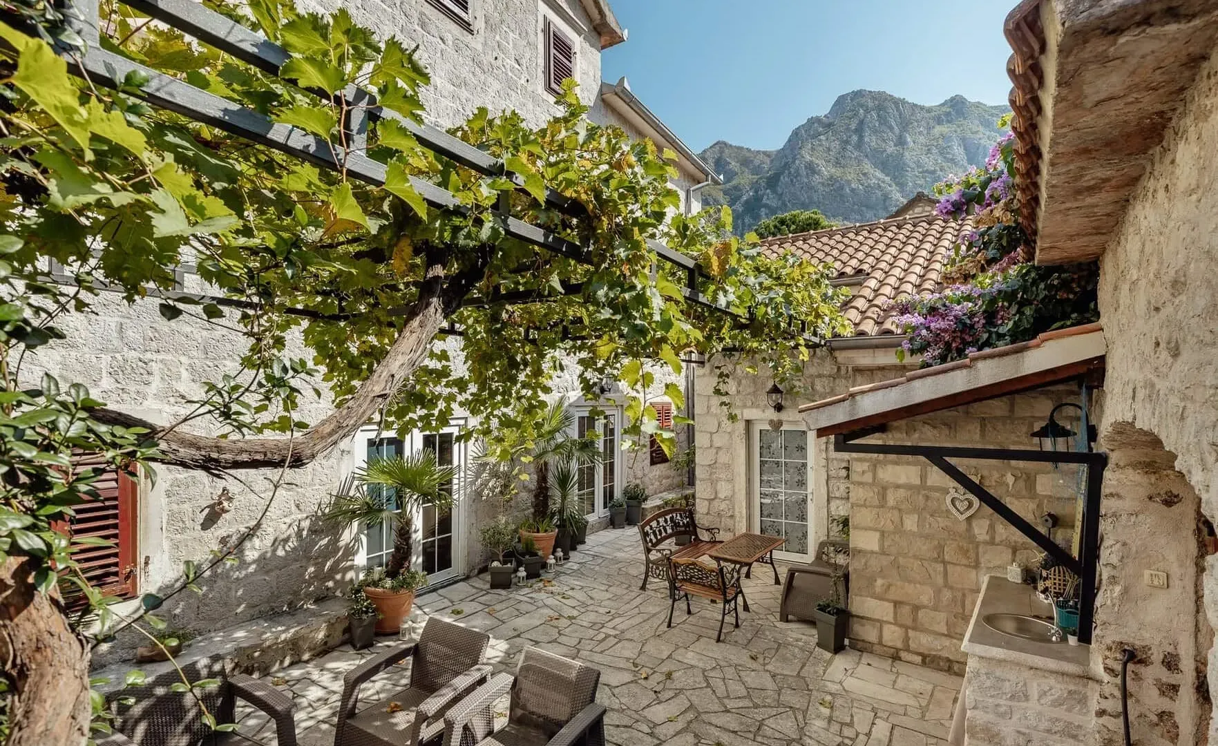 Sale, house, 240m², Risan, Kotor